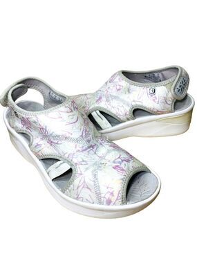 Bzees Spirit White Lilas Wedge Platform Sandals Comfort Floral Neoprene Shoes 9